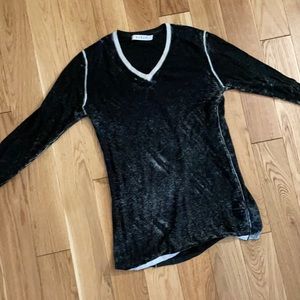 Black longe sleeve bleach wash